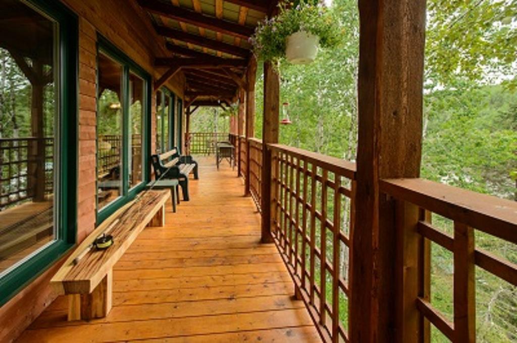 Auberge De La Riviere Matapedia - Matapedia River Lodge Routhierville Экстерьер фото