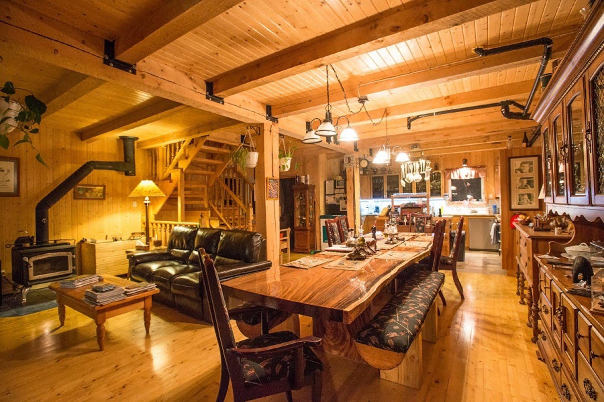 Auberge De La Riviere Matapedia - Matapedia River Lodge Routhierville Экстерьер фото