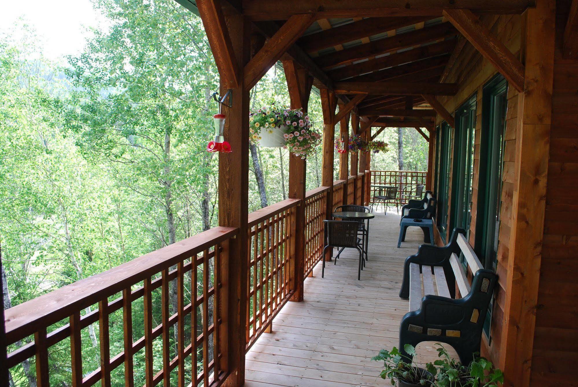 Auberge De La Riviere Matapedia - Matapedia River Lodge Routhierville Экстерьер фото